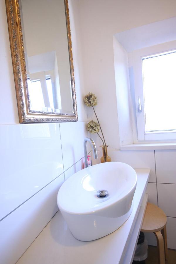 Moderne Studio Apartments Und 4 Zimmer Wohnungen In Oberhausen, Ideal Fuer Geschaeftsreisende Und Monteure Exterior foto